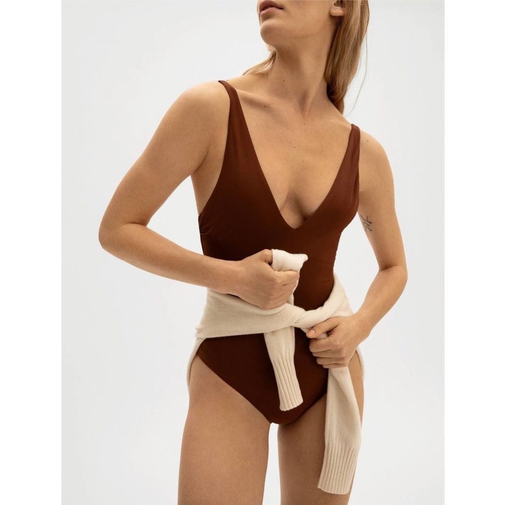 SOLD ⭐️ Everlane V Neck One Piece
